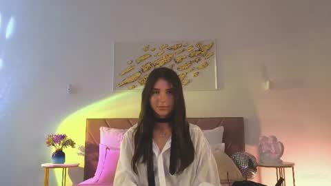 Snapshot of violetta_finch chatting on 07/11/26, 01:03 violetta_finch online show from 07/11/26, 01:03