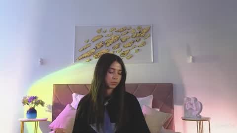 Snapshot of violetta_finch chatting on 07/15/26, 01:16 violetta_finch online show from 07/15/26, 01:16