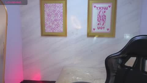 Snapshot of violetta_jhonson_v chatting on 06/18/26, 09:14 Violetta online show from 06/18/26, 09:14