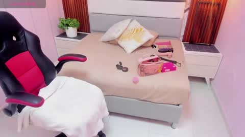 VIOLETTA online show from 05/16/26, 01:10