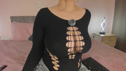 violetta independent model online show from 11/28/25, 06:05