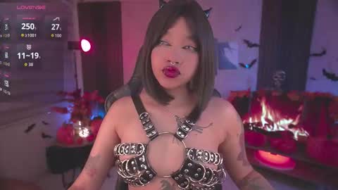 JULIE UWU online show from 10/25/25, 05:08