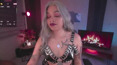 JULIE UWU online show from 11/06/25, 08:43