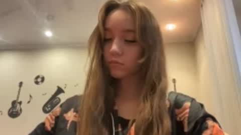 Mira online show from 12/03/25, 05:48