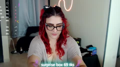 Snapshot of violettelynn_ chatting on 03/03/26, 06:52 Violetta Morningstar online show from 03/03/26, 06:52