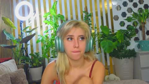 Violetta online show from 10/20/25, 05:41