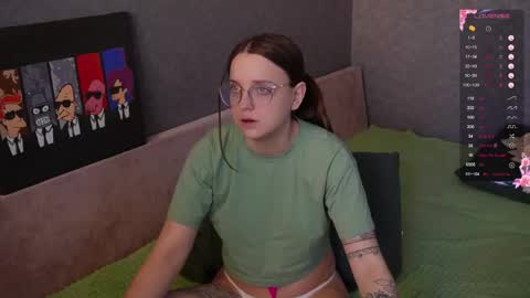 Violet online show from 04/06/26, 11:33