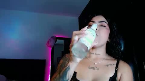  Violet  online show from 11/22/25, 04:33