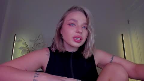 Violla online show from 11/16/25, 04:07