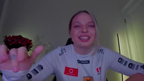 Violla online show from 11/18/25, 04:39