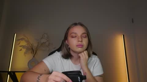 Violla online show from 11/22/25, 07:07