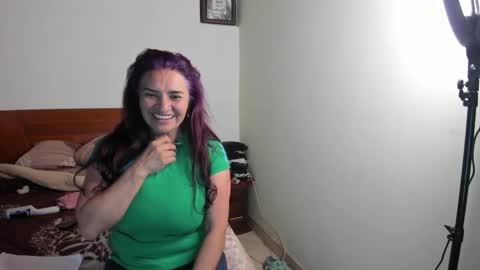 violleeet_ online show from 12/16/25, 05:12