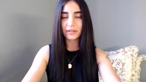 Snapshot of viorett chatting on 11/16/25, 09:37 viorett online show from 11/16/25, 09:37