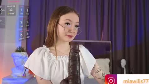 Mia  dont forget to thumbs up me online show from 09/27/25, 09:58