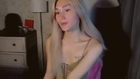 Pearl online show from 11/12/25, 02:01