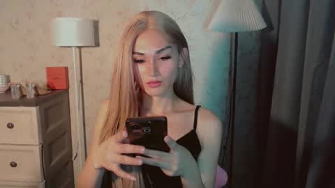 Pearl online show from 11/28/25, 02:47