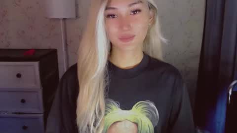 Pearl online show from 03/25/26, 02:39