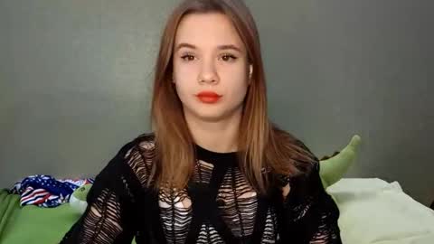 Mia online show from 10/18/25, 10:05