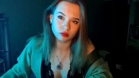 Mia online show from 10/21/25, 12:17