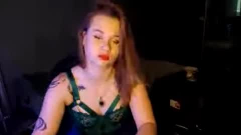 Mia online show from 10/22/25, 01:00