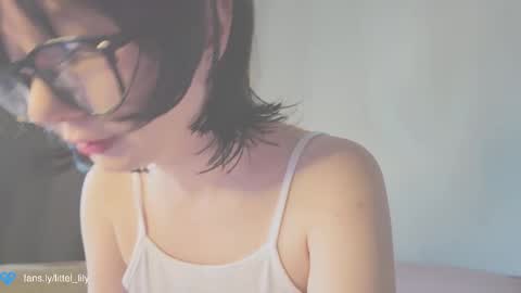 Snapshot of virgiin_lily chatting on 09/11/25, 05:40 Lily online show from 09/11/25, 05:40