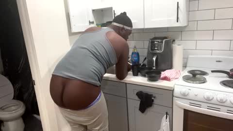 Elle Hood online show from 11/08/25, 04:29