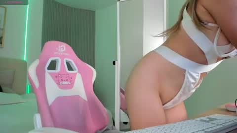 Snapshot of virrginchloee chatting on 06/19/26, 03:00 Chloe online show from 06/19/26, 03:00