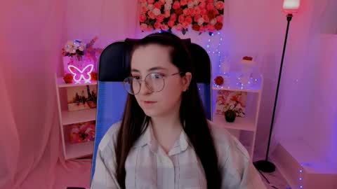 Snapshot of virtualvoyant chatting on 09/17/25, 04:36 your love online show from 09/17/25, 04:36