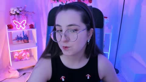 Snapshot of virtualvoyant chatting on 10/21/25, 04:57 your love online show from 10/21/25, 04:57