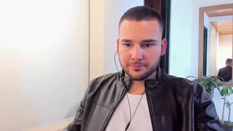 Vito Ferrer online show from 02/18/25, 08:25