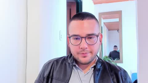 Vito Ferrer online show from 03/01/25, 04:54