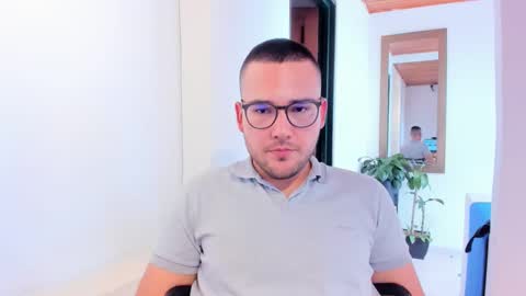 Vito Ferrer online show from 03/01/25, 07:59