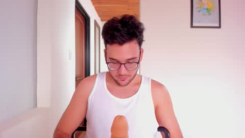 Vito Ferrer online show from 10/17/25, 03:58