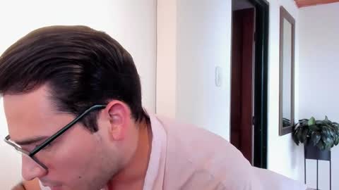 Vito Ferrer online show from 11/11/25, 08:53