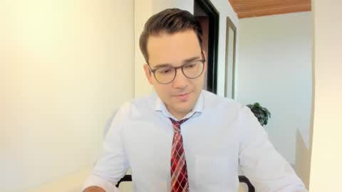 Vito Ferrer online show from 11/18/25, 12:09