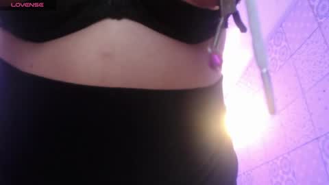 Snapshot of vitoria23_ chatting on 03/12/25, 04:13 victoria 3 online show from 03/12/25, 04:13