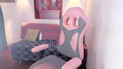Snapshot of vittoria_lombardi07 chatting on 07/17/26, 07:15 VITTORIA online show from 07/17/26, 07:15