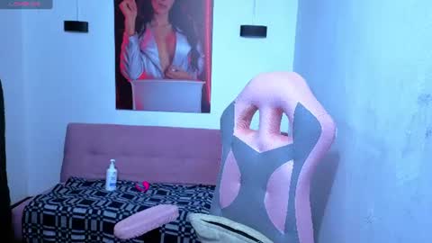 Snapshot of vittoria_lombardi07 chatting on 07/21/26, 11:01 VITTORIA online show from 07/21/26, 11:01