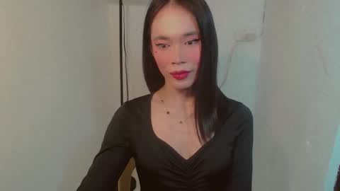 Snapshot of vivahotbabessandra chatting on 05/24/26, 05:51 SANDRA GOING YOU online show from 05/24/26, 05:51