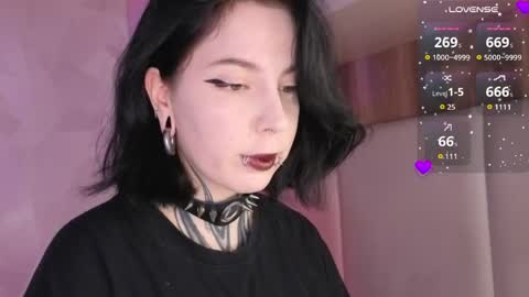 Snapshot of vivi__squirrel chatting on 05/10/26, 06:18 Vivi online show from 05/10/26, 06:18