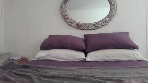 vivian online show from 12/13/24, 01:44