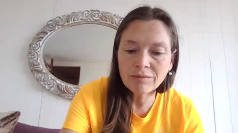 vivian online show from 10/21/25, 05:02