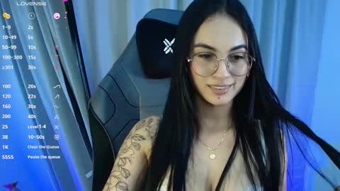 Vivian online show from 12/16/25, 03:33