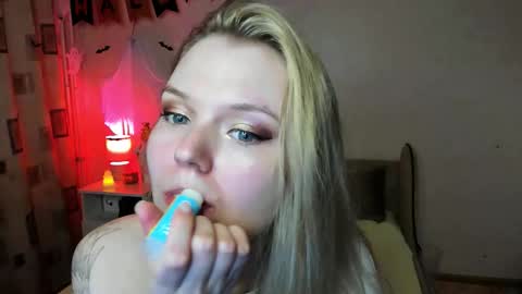 vivian_alison online show from 10/27/25, 06:45