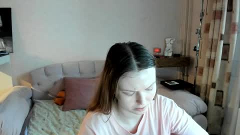 Snapshot of vivian_alison chatting on 04/26/26, 03:32 vivian_alison online show from 04/26/26, 03:32