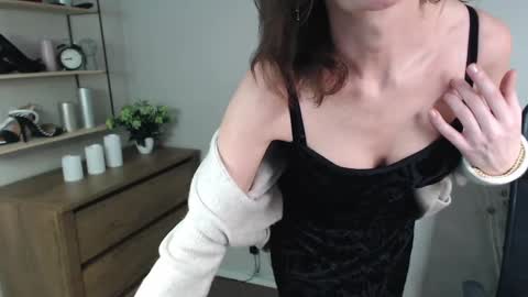 Vivian online show from 12/27/24, 08:24