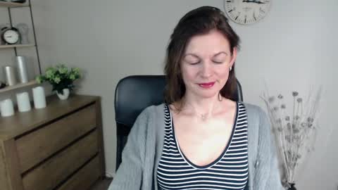 Vivian online show from 01/11/25, 08:00