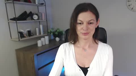 Vivian online show from 02/25/25, 07:52