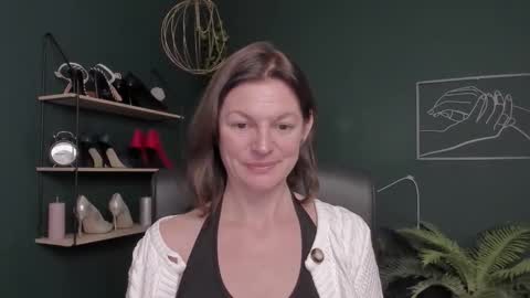 Vivian online show from 11/10/25, 07:46