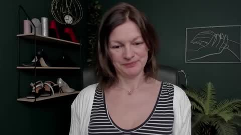 Vivian online show from 11/22/25, 08:13